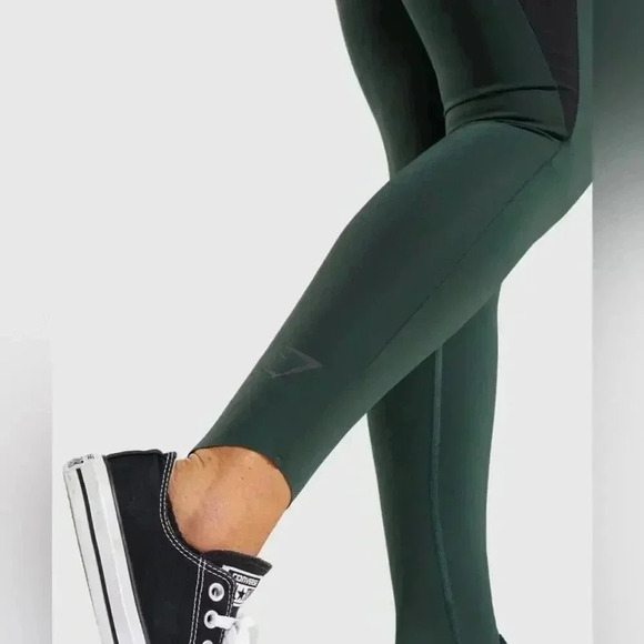 Gymshark Venture Leggings in Dark Green Size Medium EUC - Picture 6 of 11